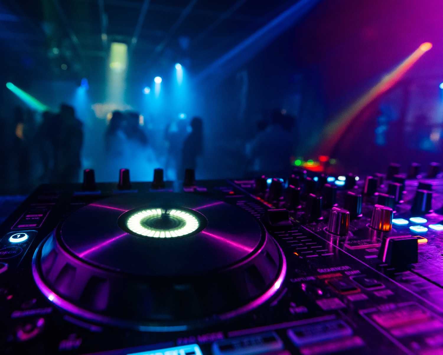 Wynajem NAGŁOŚNIENIA OŚWIETLENIA na imprezę wesele dj co2 konfetti