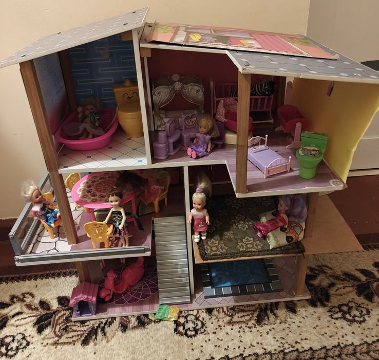 Duży domek dla lalek