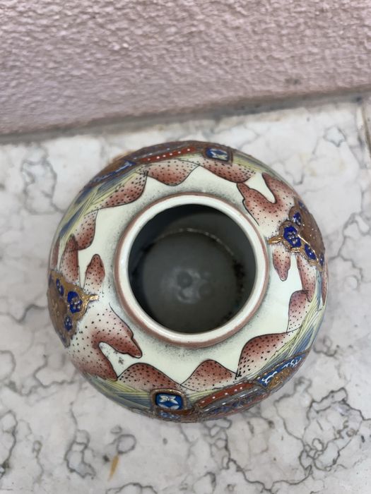 Vaso decorativo oriental antigo – porcelana pintada à mão