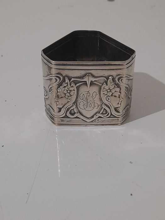 Porta guardanapo em Prata Javali. Marca de ourives "F. Potier".