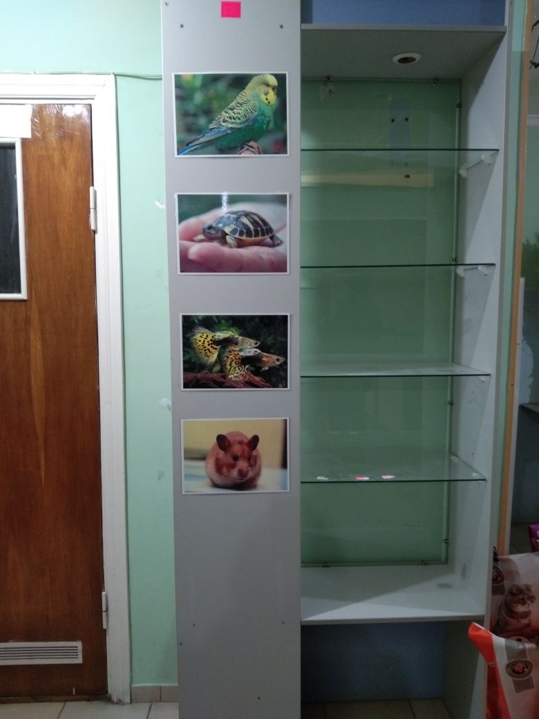 Продаються торгові шкафи