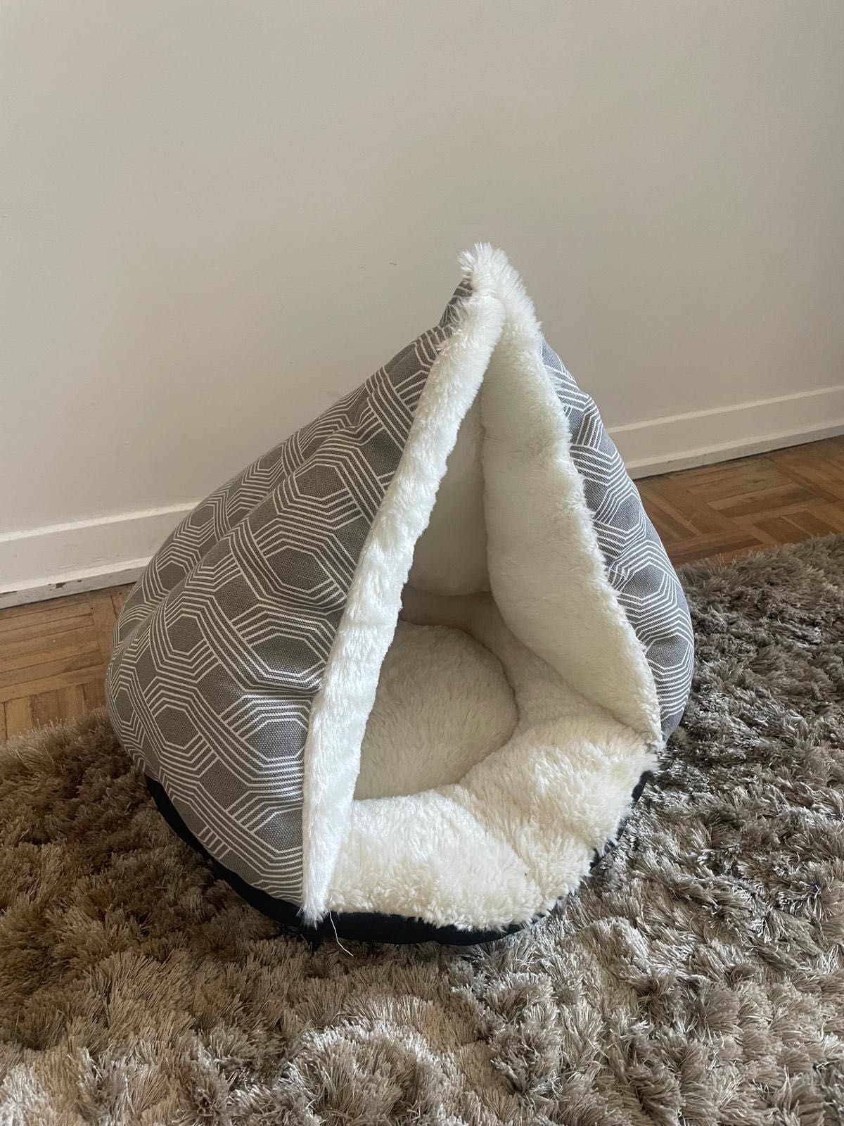 Cama-tenda para gato/cão (pequeno) almofadada (estado: Nova)