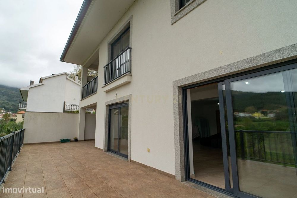 Moradia Bi familiar com terreno em Unhais da Serra, Covilhã