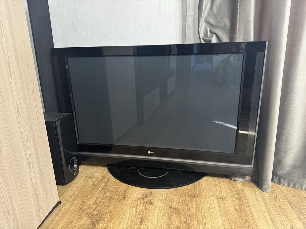 Телевізор LG42 та дом.кінотеатр