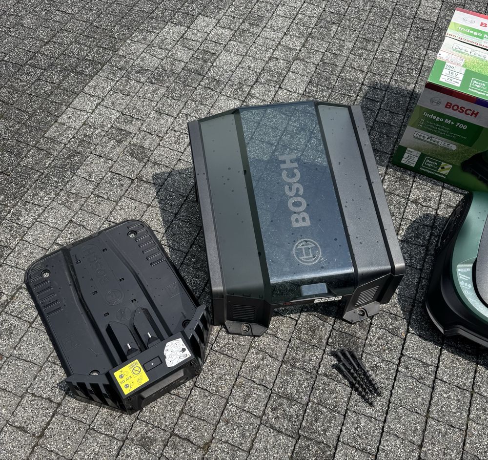 Sprzedam robota koszącego BOSCH Indego M+ 700
