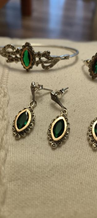 Conjunto antigo em prata com pedra verde