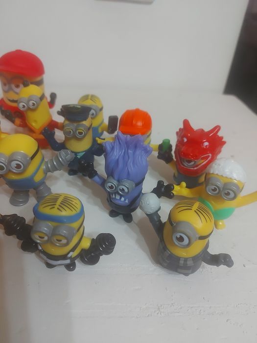 Conjunto de 16 bonecos MINIONS SÓ 10 Euros