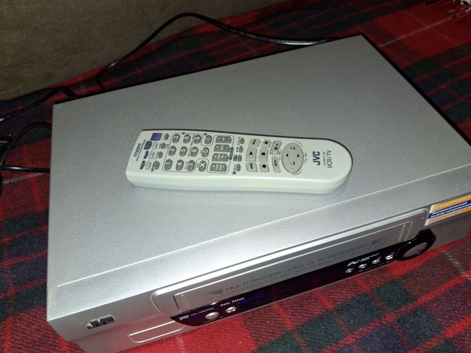 Відеомагнітофон JVC HR-J295EE