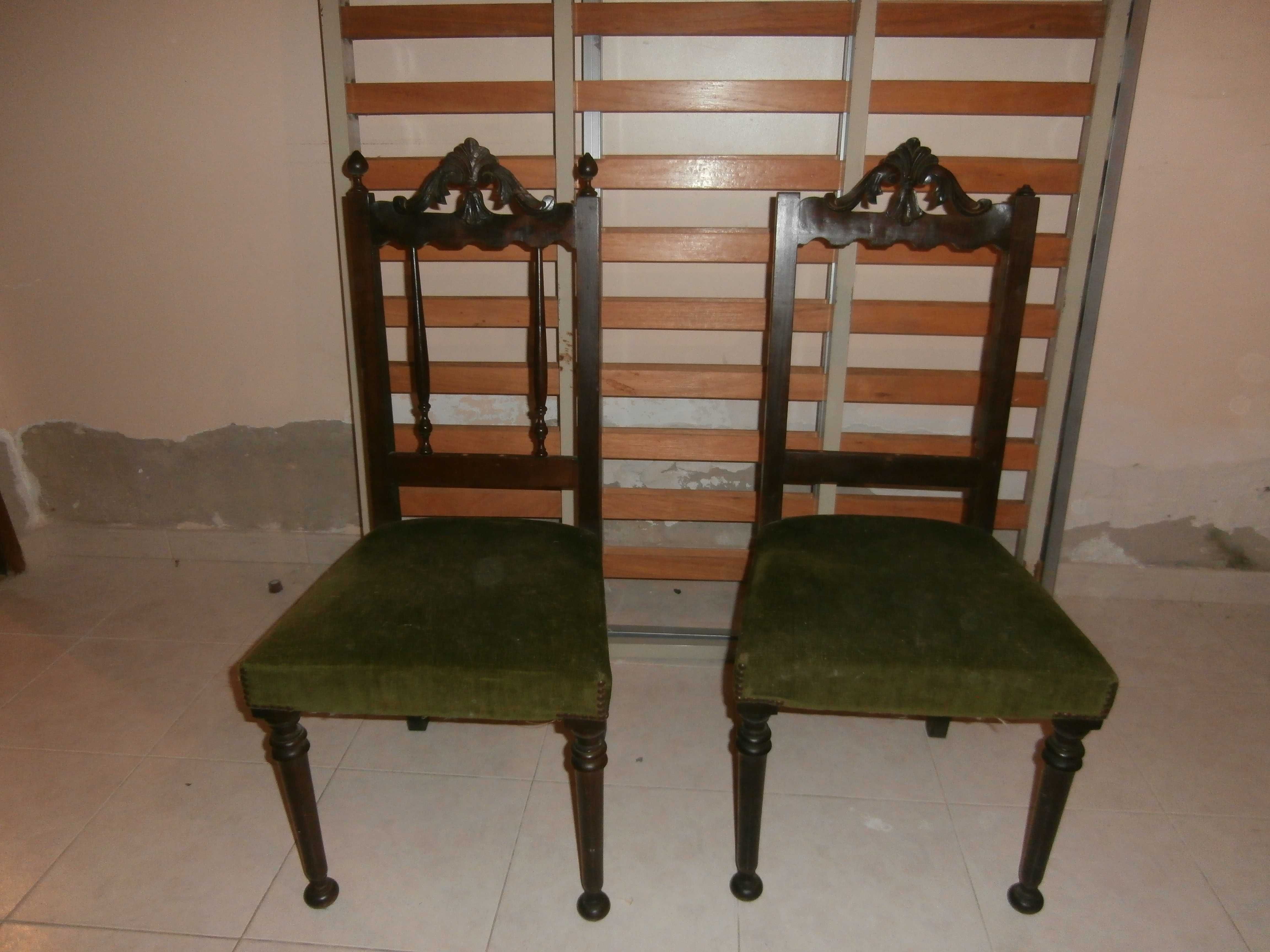 cama de casa com roupeiro e comoda