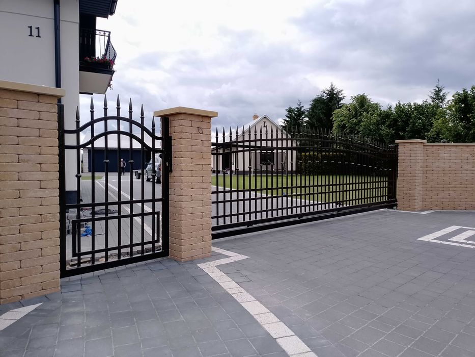 Ogrodzenia, balustrady, brama, furtka, płot.