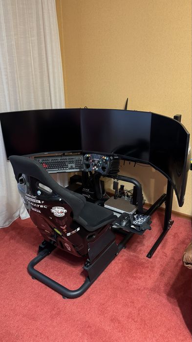 Кокпіт для сімрейсінгу