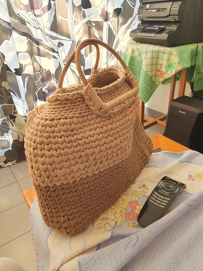 Bolsas de croche  com fios de malha