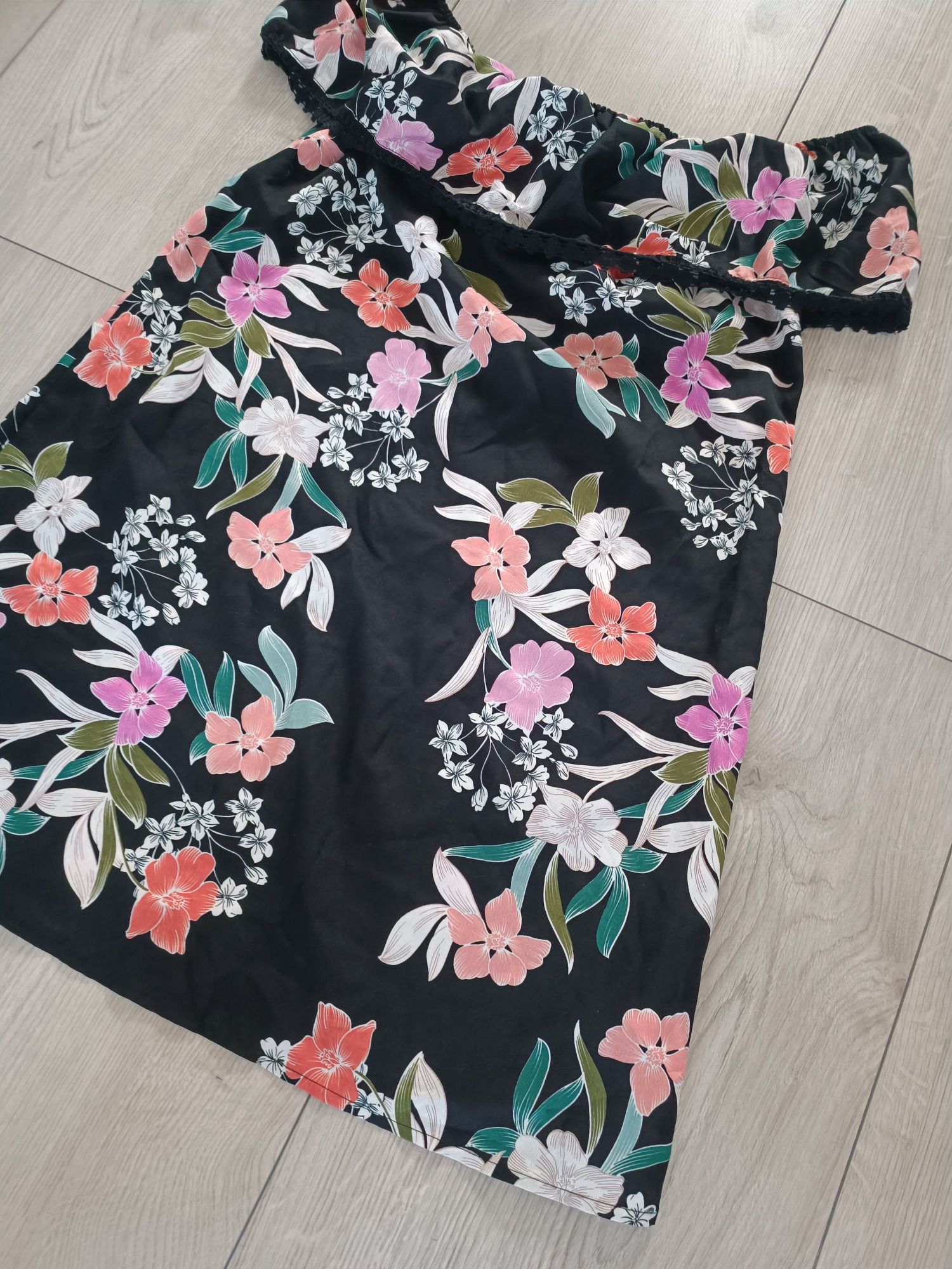Czarna sukienka damska w kwiaty Primark r.42