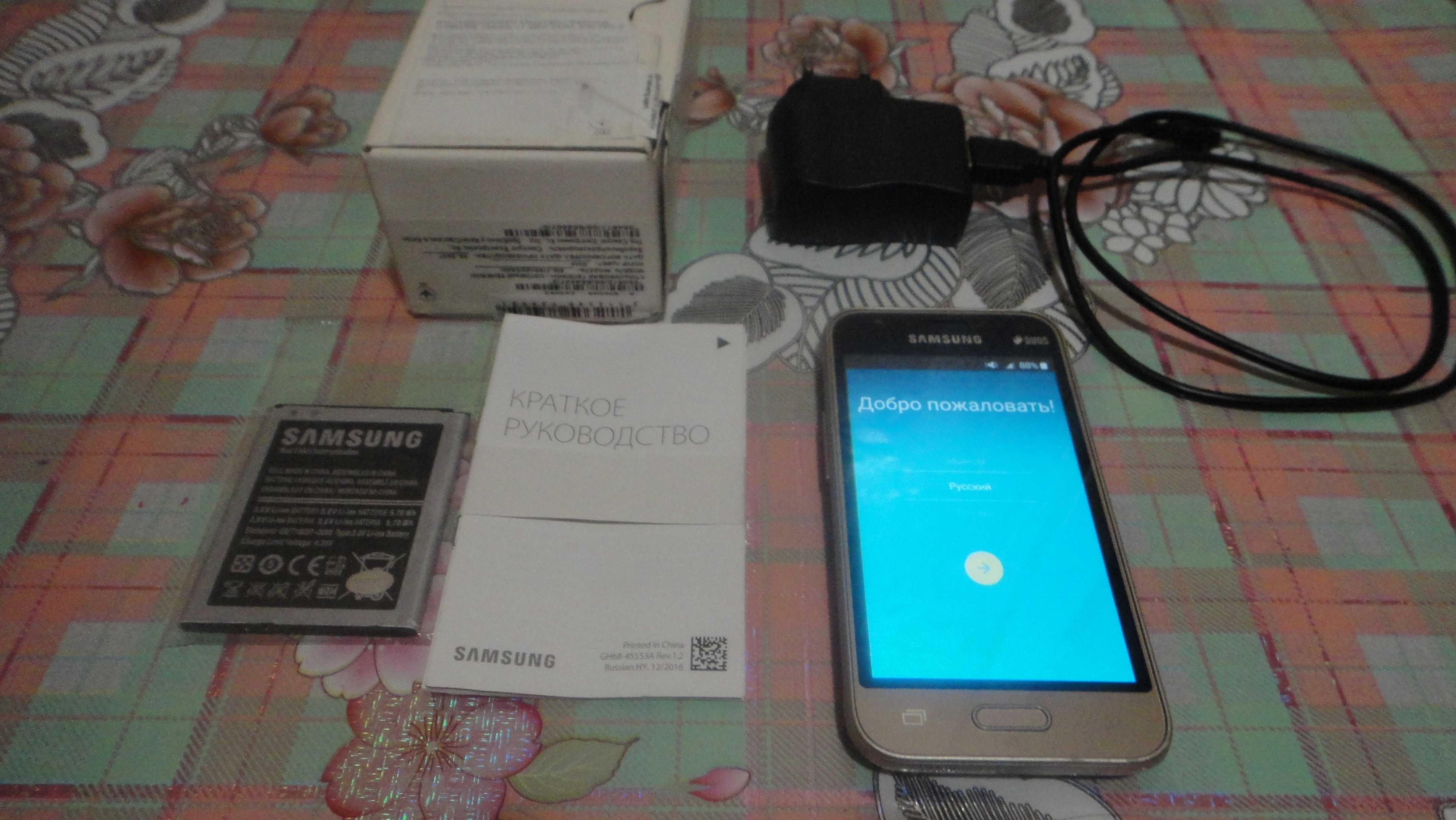 Samsung Galaxy J1 mini Gold Duos 2 симки. 2 аккумулятора