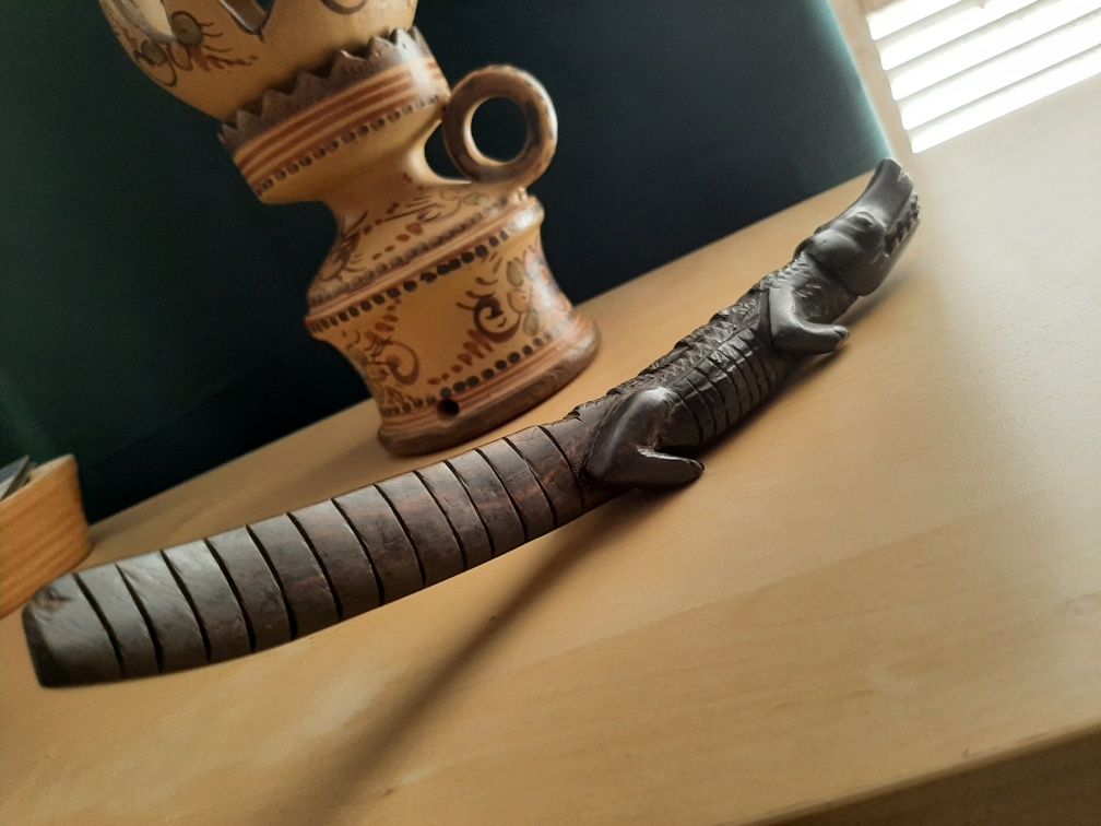 Crocodilo em ébano