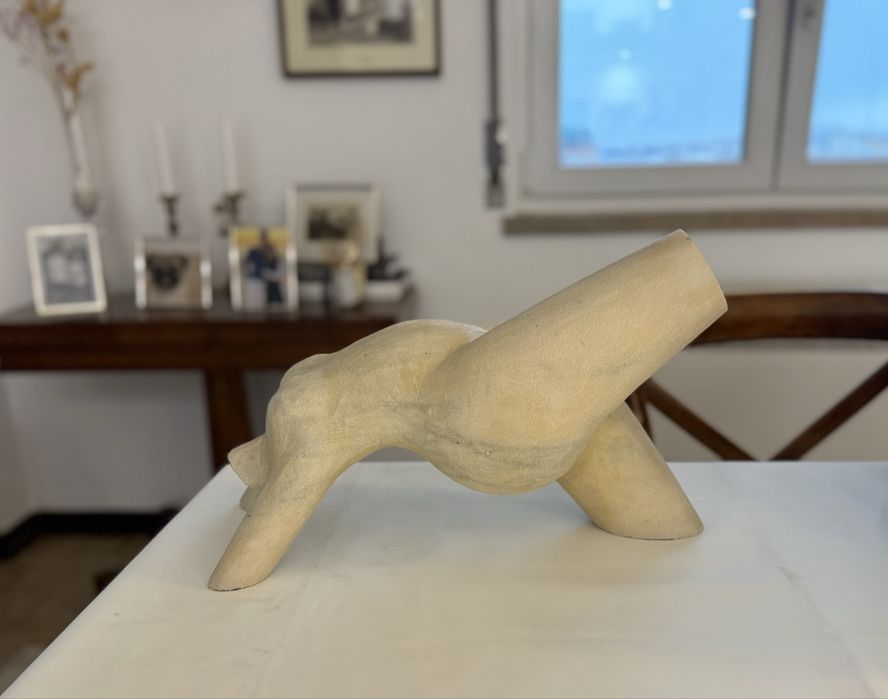 Belissima escultura em marmore assimada pelo autor