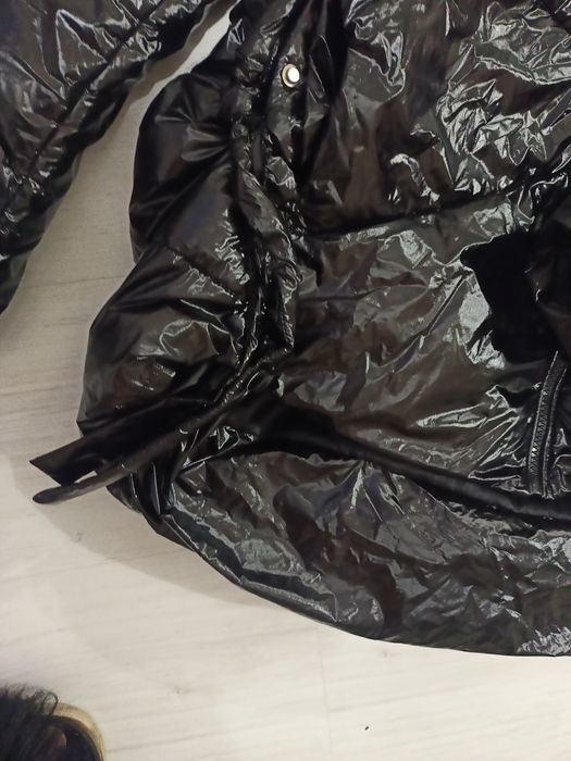 Czarna błyszczą kurtka puchowa oversize