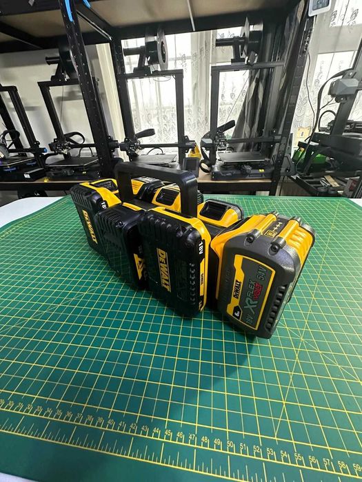 Koszyk na 8 Akumulatorów, Baterii do narzędzi DeWALT 18V i 54V
