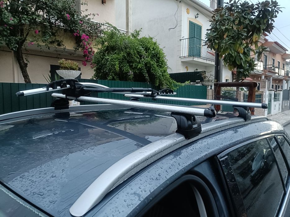 Barras de tejadilho e suporte de bicicleta thule