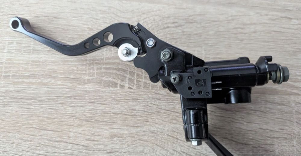 Продаються иото-ручки зчеплення і гальма (універсальні)