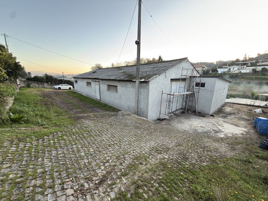 Alugo Armazém para Carpintaria equipado com maquinas