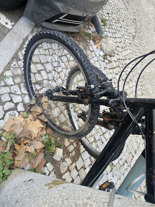 Duas Bicicletas Usadas em Bom estado