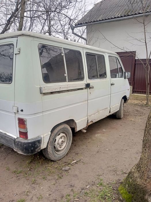 Продам бус Рено трафік