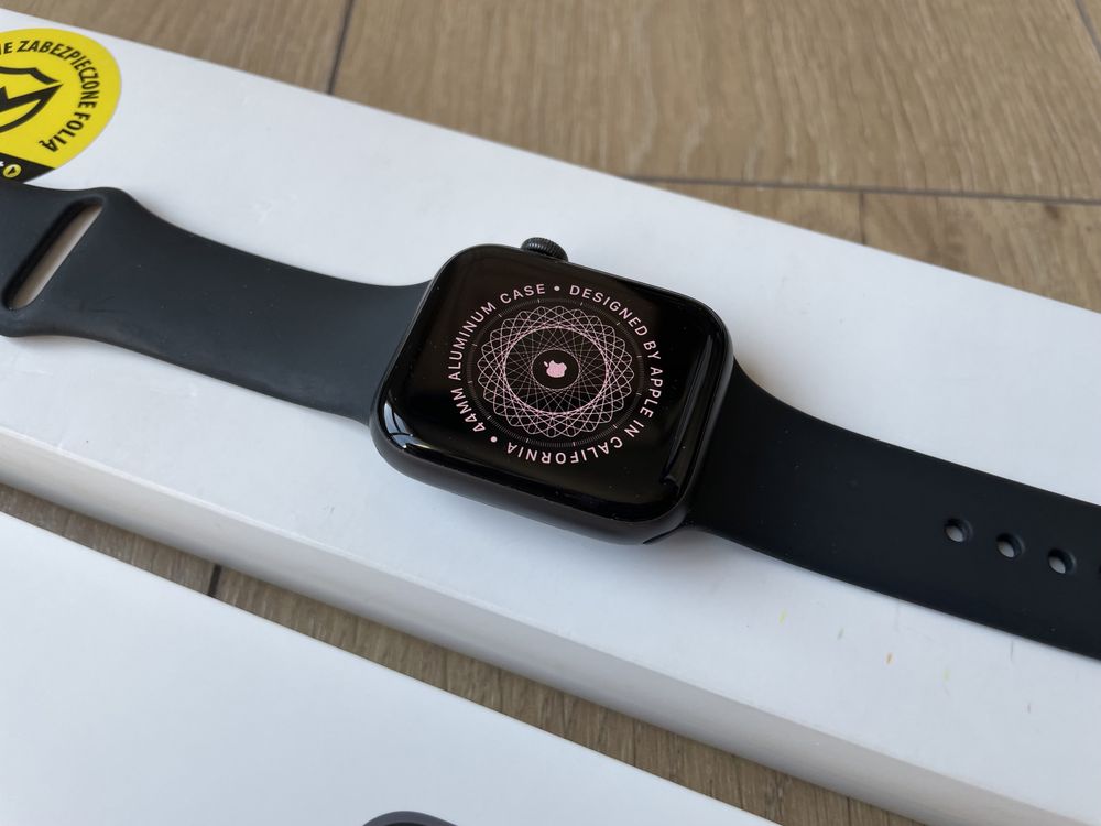 Idealny Apple Watch serii SE 44 mm SPACE GRAY w PERFECYJNYM stanie!