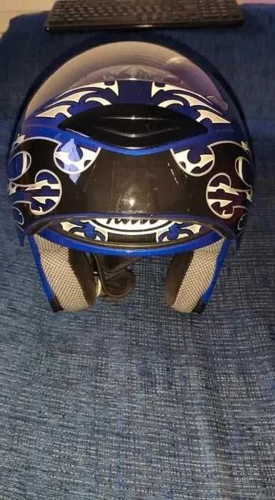 Capacete Nau azul tamanho M usado uma duzia de vezes esta como novo