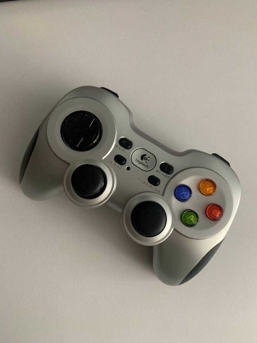 Бездротовий геймпад Logitech F710