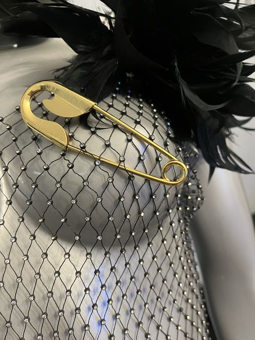 Duża broszka agrafka na prezent