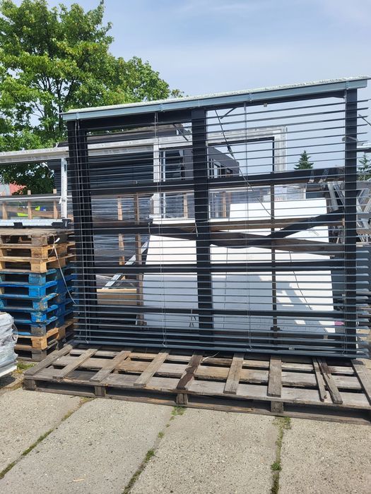 Okno HST Antracyt z roletą.