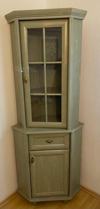 Szafka narożna z witryną