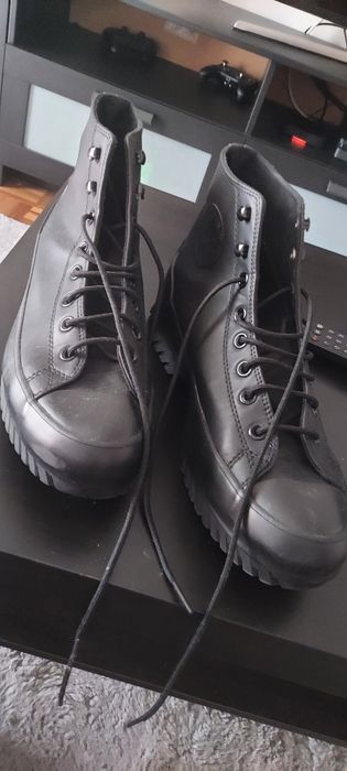 As botas são ALL STAR