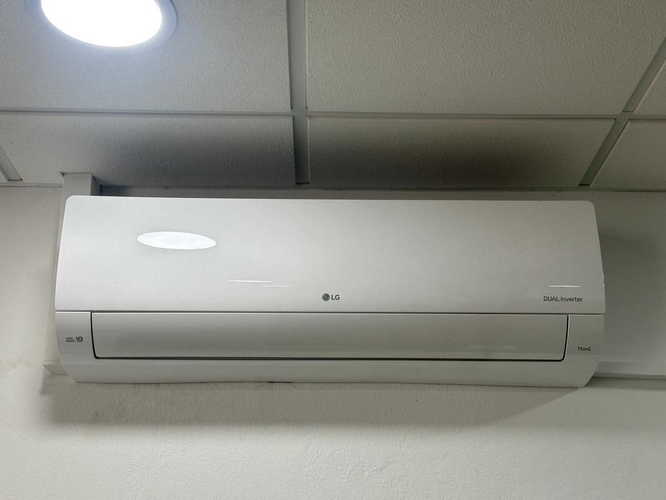 Ar condicionado - 1 ano de uso - LG STANDARD 24.000 Btu`s c/ wifi