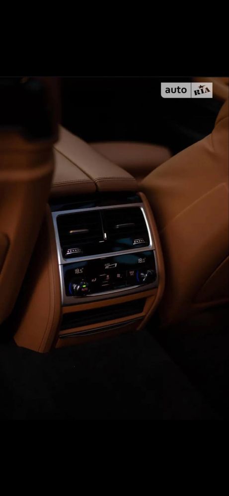 BMW 750i 4.4, G12, 530л.с. 2019.