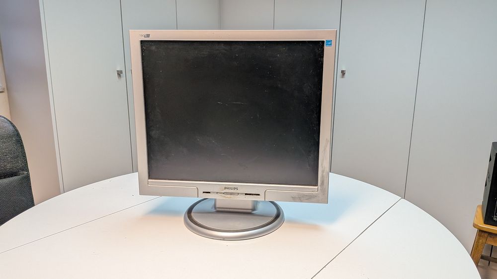 Monitores 4:3 a funcionar