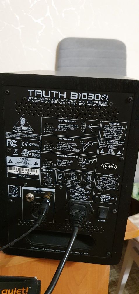 Студийные  мониторы Behringer B1030A