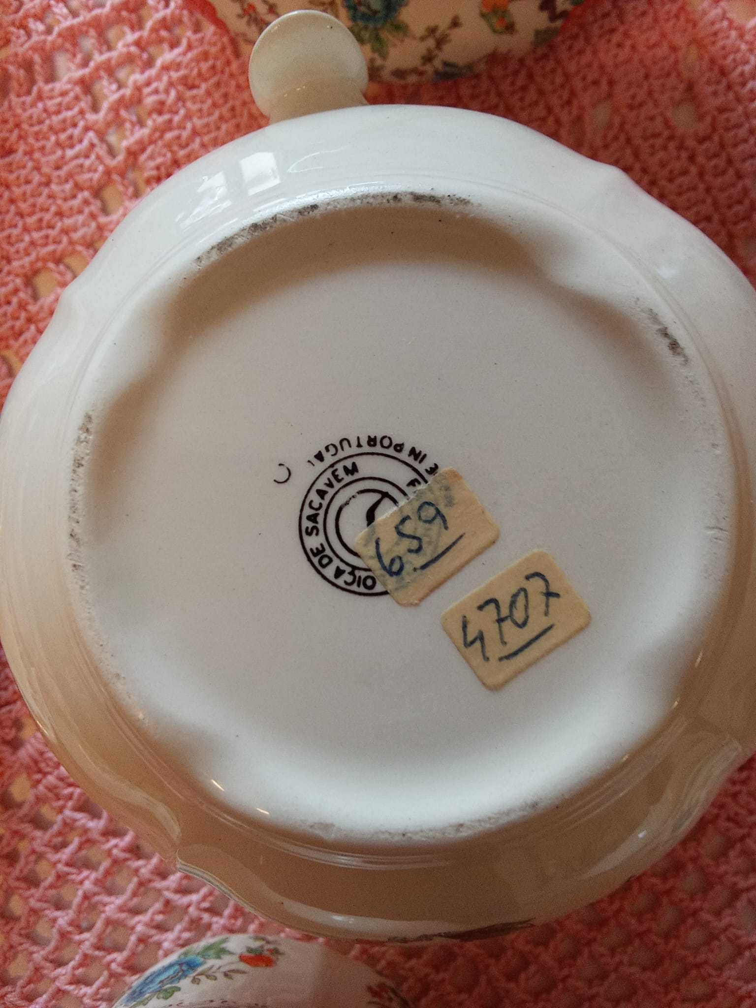 Conjunto Exclusivo de Porcelana Retro da Fábrica de Sacavém