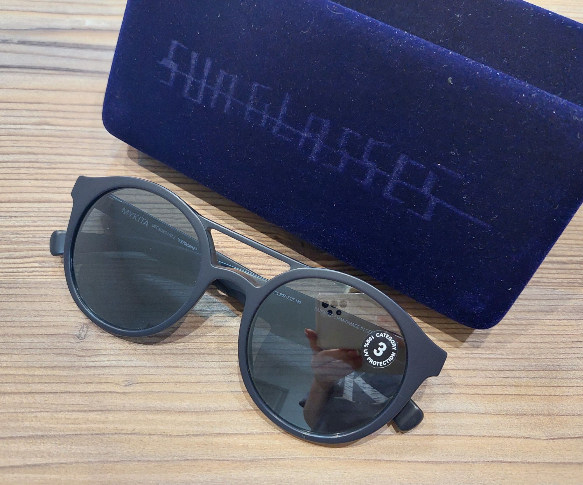 Темно-синие очки округлой формы с перекладиной Mykita Kenmare!