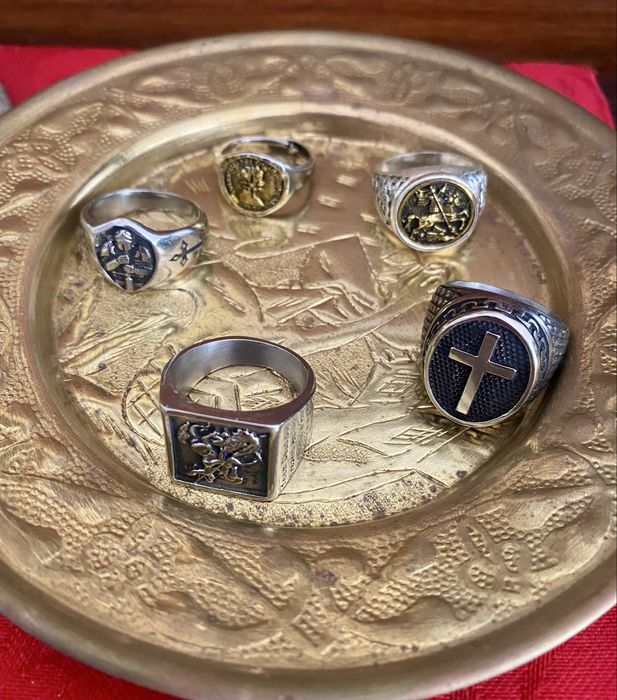 Aneis soberanos em aço