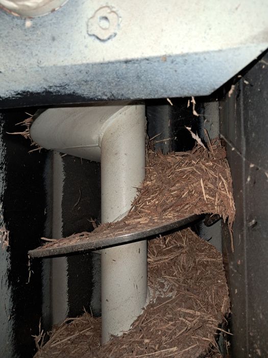 Podajnik do zrębek (wiór) że zbiornikiem 2m3 do kopciucha.