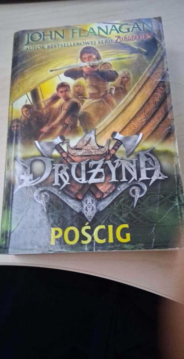 Pościg , John Flanagan , Drużyna.