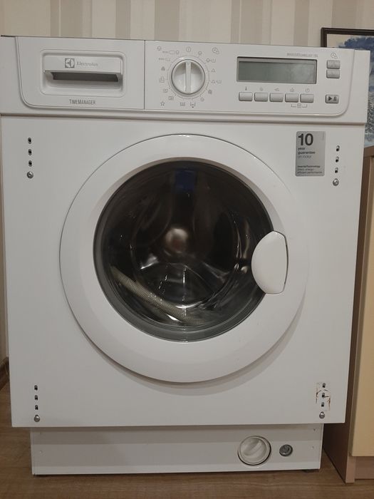 Вбудована пральна машина Electrolux