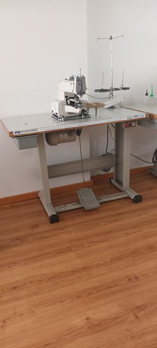 Maquina de pregar botões