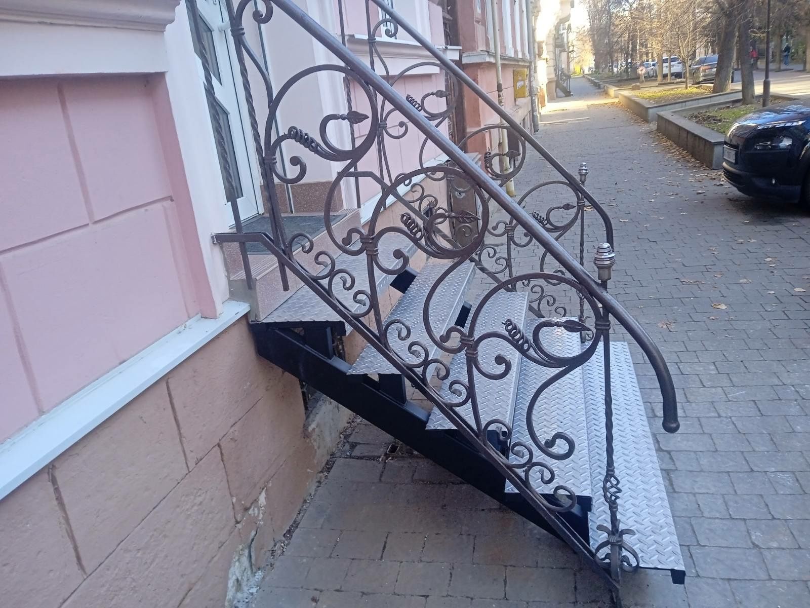 Сходи на вулицю перила