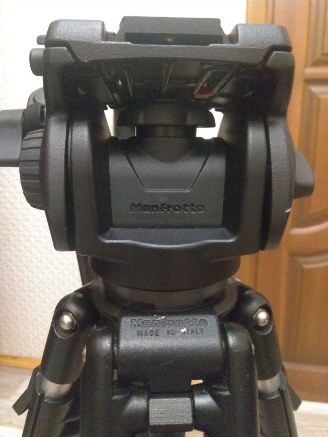 Штатив Manfrotto 351MV + голова 501HDV