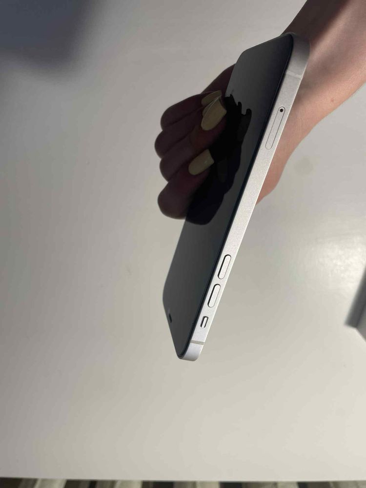 Iphone 12 64gb 81% baterii