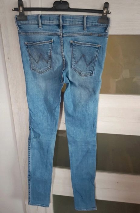 Spodnie wrangler w26l32 piękne rurki niebieskie dopasowane