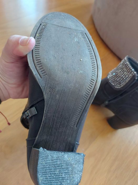 Bota cinza com brilhantes - nr.36